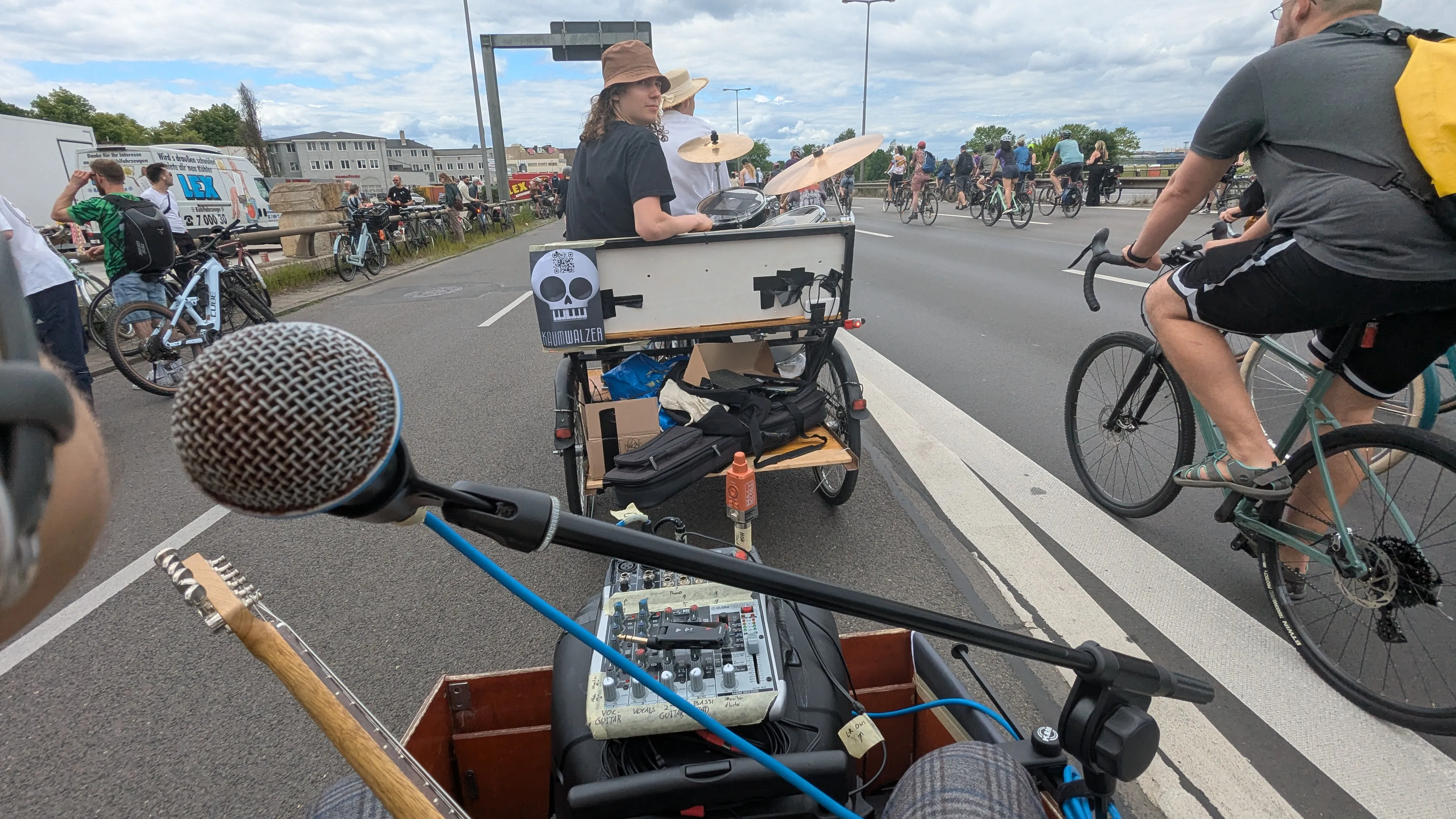 Kaumwalzer Live
